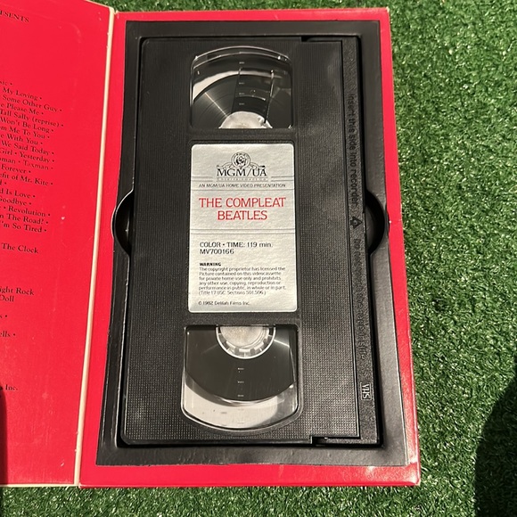 THE BEATLES - The Compleat Beatles (VHS, 1988) Documentary Movie - Picture 8 of 11